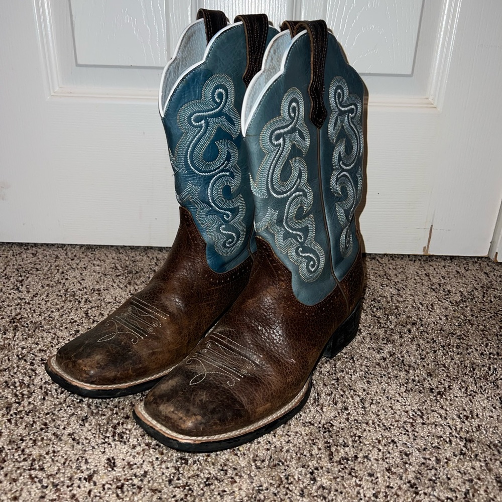Ariat square toe rubber soled boots